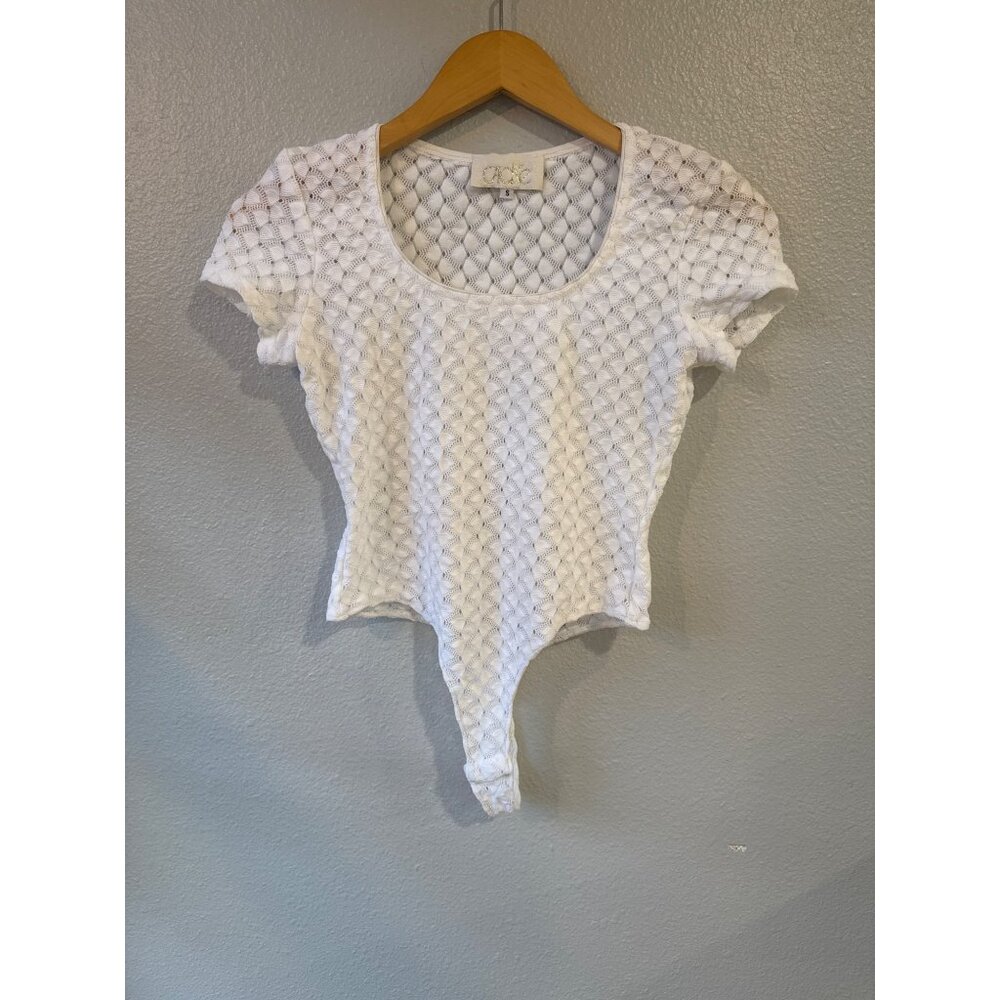 Cache Bodysuit Women Small White Lace Textured Shell Scoop Neck Short Sleeve 90s